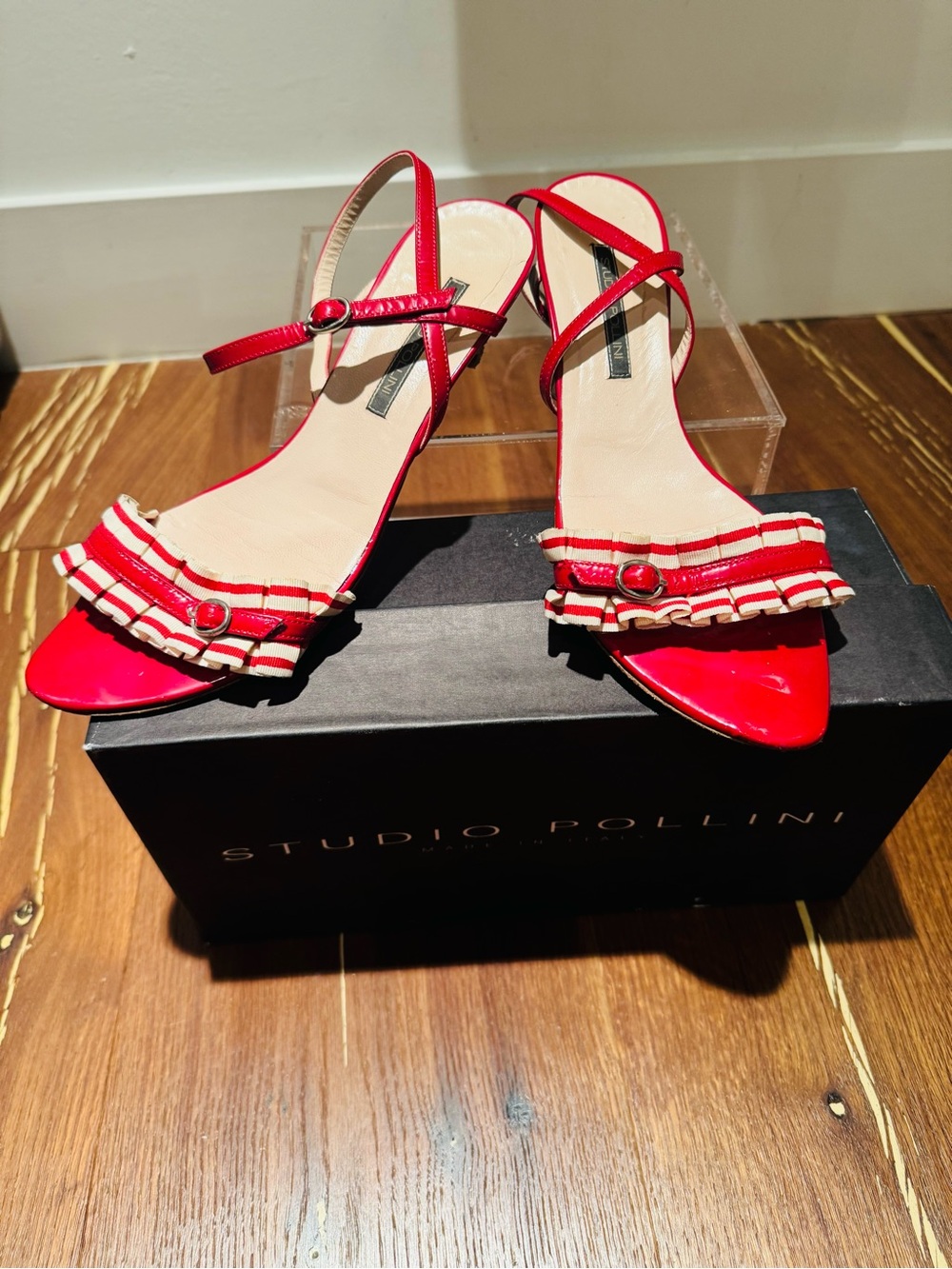 Studio Pollini Red Patent Ruffle Slingback Sandals. Size 40.
♥️
Dolce Vita!
